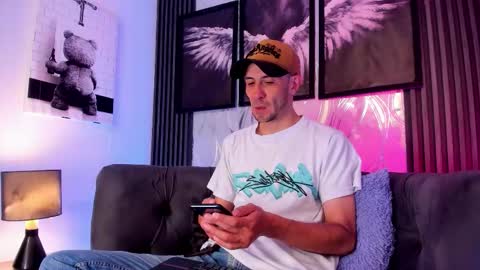 Snapshot of milanwhite_ chatting on 02.27.26 MILAN online show from 02.27.26