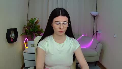 Snapshot of milasecretsss chatting on 04.28.26 milasecretsss online show from 04.28.26
