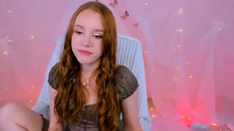 Snapshot of milasiren chatting on 07.17.26 Mila online show from 07.17.26