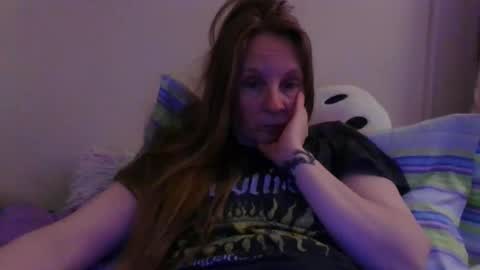 Snapshot of milastoned chatting on 04.18.26 Mila online show from 04.18.26
