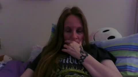 Snapshot of milastoned chatting on 04.18.26 Mila online show from 04.18.26