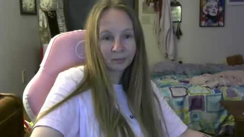 Snapshot of milastoned chatting on 04.22.26 Mila online show from 04.22.26