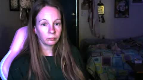 Snapshot of milastoned chatting on 04.23.26 Mila online show from 04.23.26
