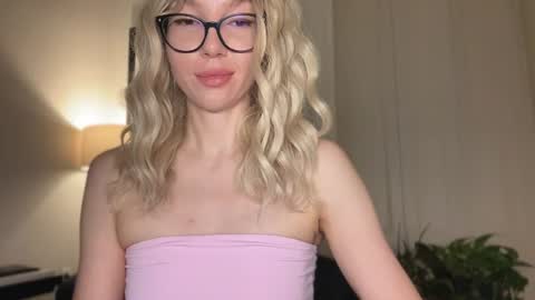 Snapshot of milayah chatting on 06.27.26 Mila online show from 06.27.26
