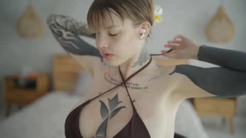 Snapshot of mileeena chatting on 01.28.25 M Telegram mamagotachannel online show from 01.28.25