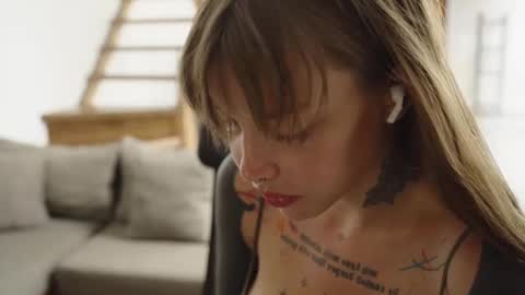 Snapshot of mileeena chatting on 02.18.25 M Telegram mamagotachannel online show from 02.18.25