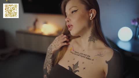 Snapshot of mileeena chatting on 10.17.25 M Telegram mamagotachannel online show from 10.17.25