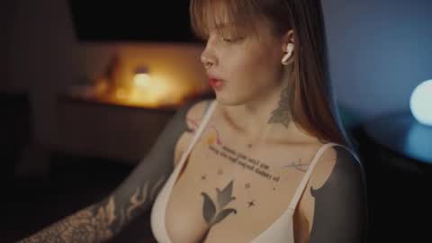 Snapshot of mileeena chatting on 11.14.25 M Telegram mamagotachannel online show from 11.14.25