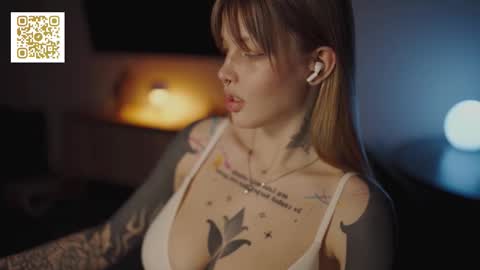 Snapshot of mileeena chatting on 11.25.25 M Telegram mamagotachannel online show from 11.25.25