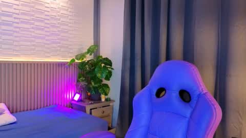 Snapshot of milena_lawson chatting on 11.08.25 milena_lawson online show from 11.08.25