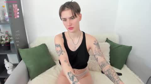 Snapshot of milenakeeks chatting on 03.09.26 milenakeeks online show from 03.09.26