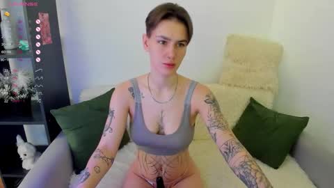 Snapshot of milenakeeks chatting on 03.12.26 milenakeeks online show from 03.12.26