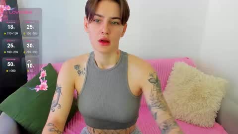 Snapshot of milenakeeks chatting on 03.23.26 milenakeeks online show from 03.23.26