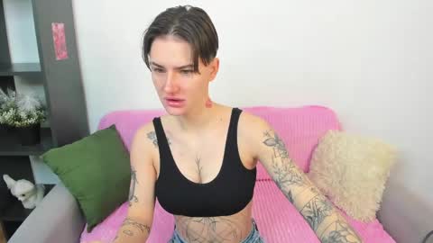 Snapshot of milenakeeks chatting on 04.06.26 milenakeeks online show from 04.06.26