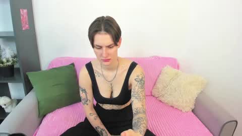 Snapshot of milenakeeks chatting on 04.09.26 milenakeeks online show from 04.09.26