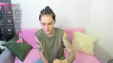 Snapshot of milenakeeks chatting on 04.15.26 milenakeeks online show from 04.15.26