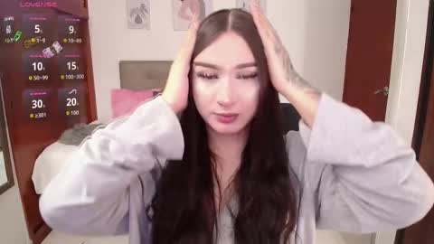 Snapshot of miley_baker chatting on 09.10.25 Miley online show from 09.10.25