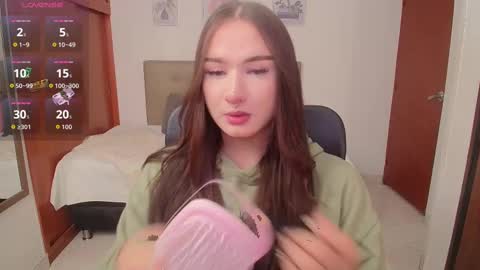 Snapshot of miley_baker chatting on 10.08.25 Miley online show from 10.08.25