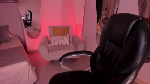 Snapshot of mileycruz_ chatting on 12.11.24 Miley Cruz IG miley model23 online show from 12.11.24