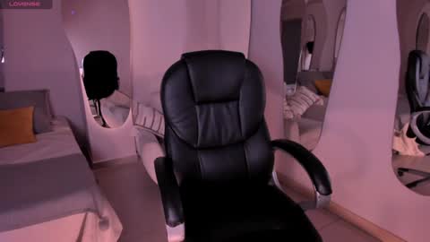 Snapshot of mileycruz_ chatting on 12.12.24 Miley Cruz IG miley model23 online show from 12.12.24