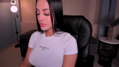 Snapshot of mileycruz_ chatting on 02.13.25 Miley Cruz IG miley model23 online show from 02.13.25