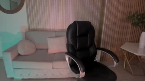 Snapshot of mileycruz_ chatting on 02.18.25 Miley Cruz IG miley model23 online show from 02.18.25