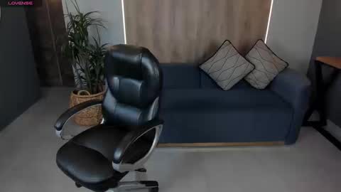 Snapshot of mileycruz_ chatting on 09.08.25 Miley Cruz IG miley model23 online show from 09.08.25