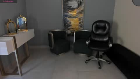 Snapshot of mileycruz_ chatting on 10.06.25 Miley Cruz IG miley model23 online show from 10.06.25