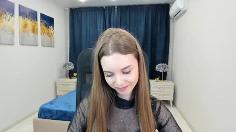 Snapshot of mileygloss chatting on 01.10.25 mileygloss online show from 01.10.25