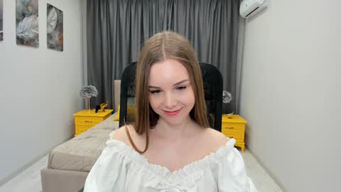 Snapshot of mileygloss chatting on 02.08.25 mileygloss online show from 02.08.25