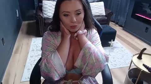 Snapshot of mileymadness chatting on 10.07.25 Miley Madness online show from 10.07.25