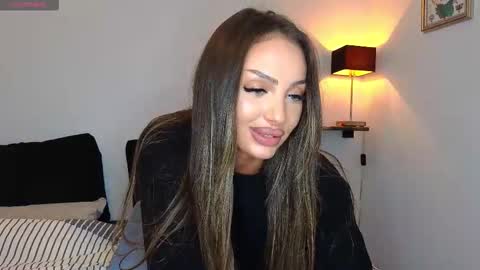 Snapshot of mileysin chatting on 10.10.25 Miley Sin online show from 10.10.25