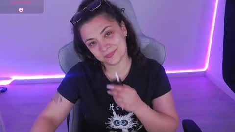 Isabelle online show from 04.12.26