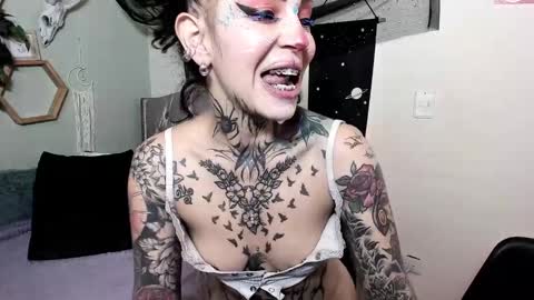 Snapshot of milf_onlyseduction chatting on 10.01.25 Isabella online show from 10.01.25