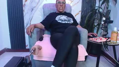 Snapshot of milf_sikiu chatting on 04.23.26 milf sikiu online show from 04.23.26