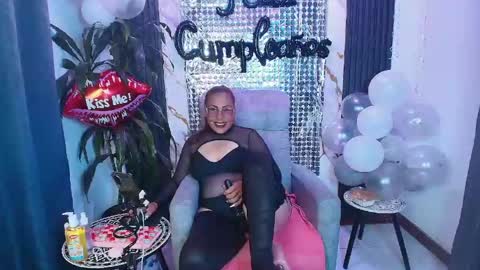 Snapshot of milf_sikiu chatting on 04.23.26 milf sikiu online show from 04.23.26