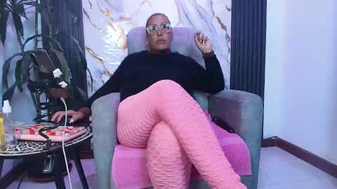 Snapshot of milf_sikiu chatting on 04.27.26 milf sikiu online show from 04.27.26