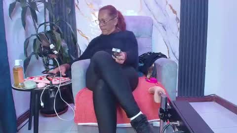 Snapshot of milf_sikiu chatting on 04.27.26 milf sikiu online show from 04.27.26