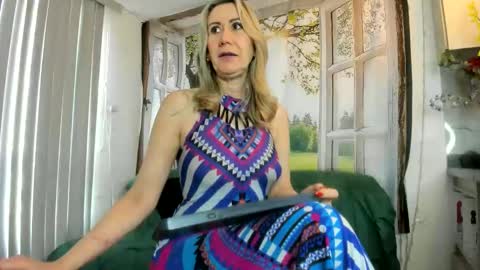Snapshot of milfashley chatting on 04.19.26 ASHLEY online show from 04.19.26