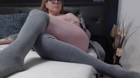 Snapshot of milfbiglips38 chatting on 02.07.25 milfa online show from 02.07.25