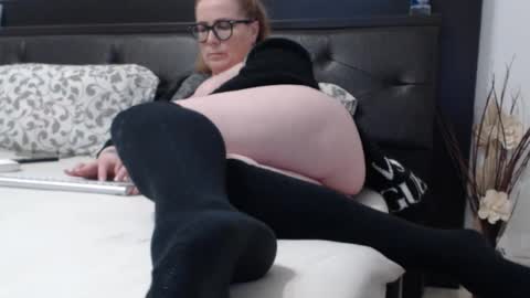 Snapshot of milfbiglips38 chatting on 02.16.25 milfa online show from 02.16.25