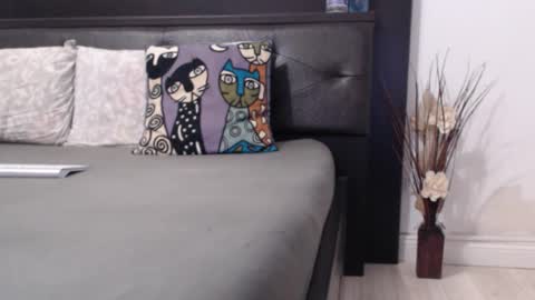 Snapshot of milfbiglips38 chatting on 09.17.25 milfa online show from 09.17.25