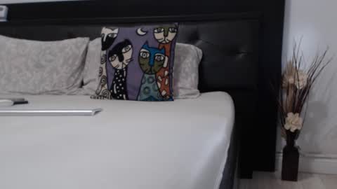 Snapshot of milfbiglips38 chatting on 09.30.25 milfa online show from 09.30.25