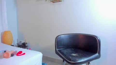 Snapshot of milfhorny_69 chatting on 09.23.25 LILI online show from 09.23.25