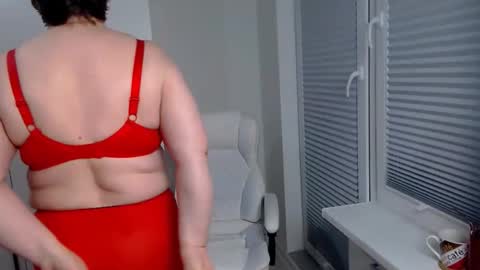 Snapshot of milfscarlette chatting on 04.21.26 MilfScarlette online show from 04.21.26