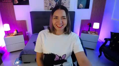 Snapshot of milfsecret69 chatting on 06.25.26 Sara online show from 06.25.26