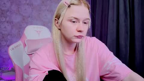 Snapshot of miliameow chatting on 07.17.26 Milia online show from 07.17.26