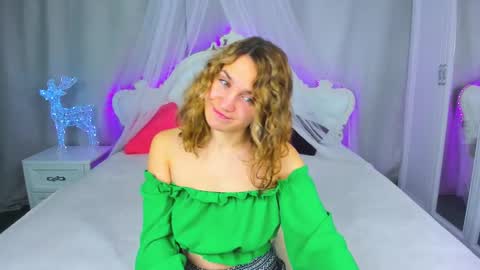 Snapshot of milkablond chatting on 01.27.25 milkablond online show from 01.27.25