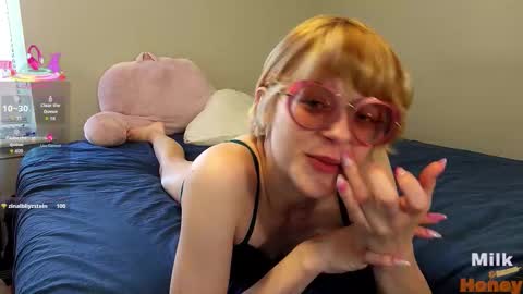 MilkandHoney online show from 03.03.26