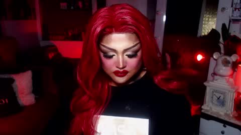 Snapshot of milkshakelavinia chatting on 02.12.25 milkshakelavinia online show from 02.12.25